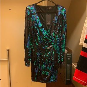 Sparkly Long-Sleeve sequin dress